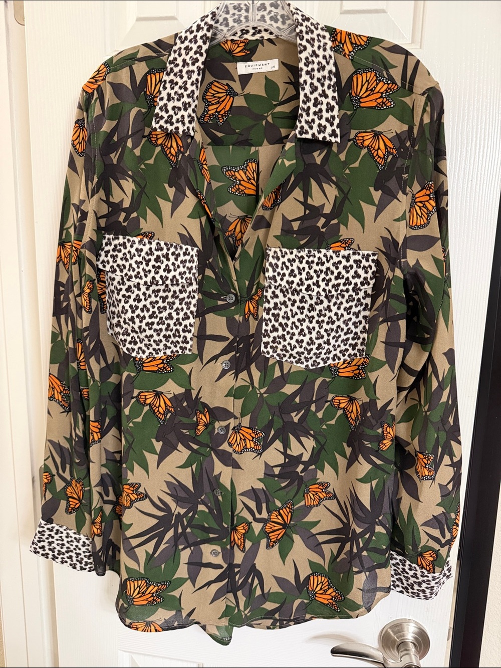 Equipment Femme 100% Silk Blouse
Excellent like new cond.